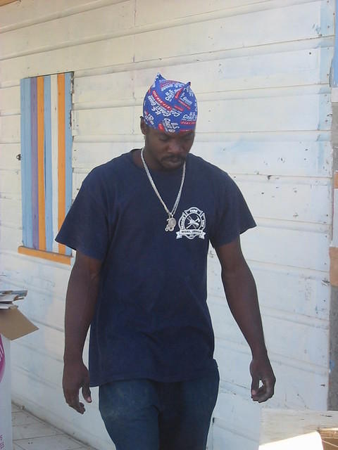 DJ Kelly Ranks giving a hand