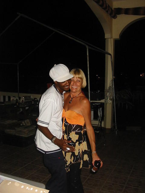 Calm down Easy Rock Sue & dance slow with 22 Pac