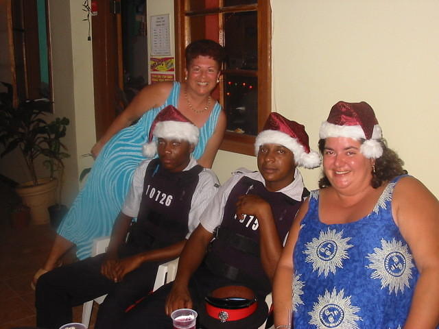 Sunshine was the first to arrive and over the evening many, many people passed through, imcluding 2 young Kingston police office