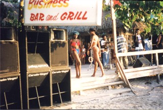 Swimsuit models and MC Gummy Dee