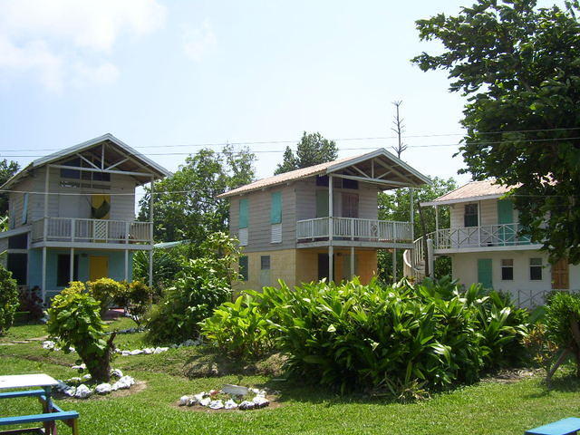 Mi Yard Cottages and rooms