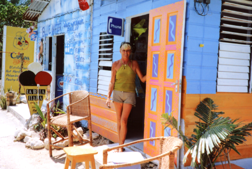Sue doing some painting @ the NEW Easy Rock Cafe. Rizla did the neat artwork on the storefront :)