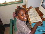 Kindergarden 3 gyal enjoys her computer lesson